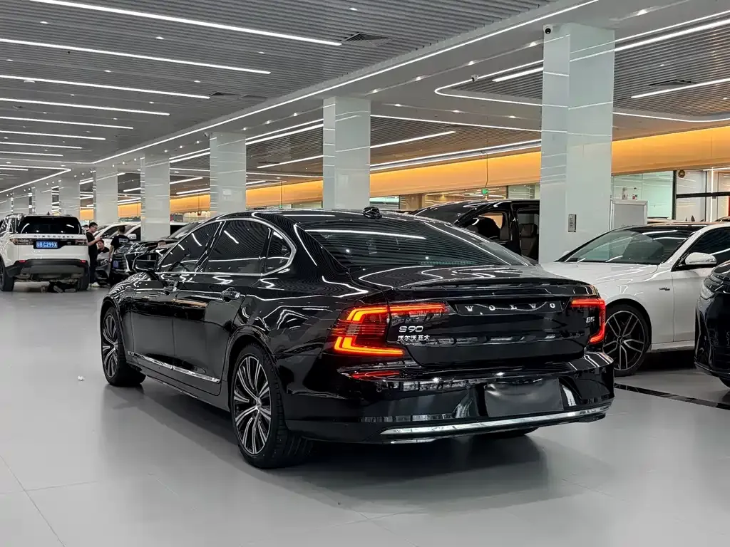 Volvo S90 — фото 3