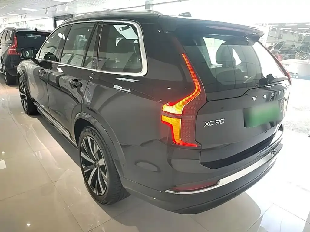 Volvo XC90 PHEV — фото 8