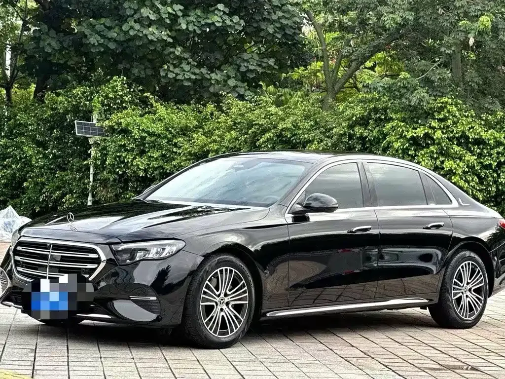 Mercedes-Benz E-Class — фото 1