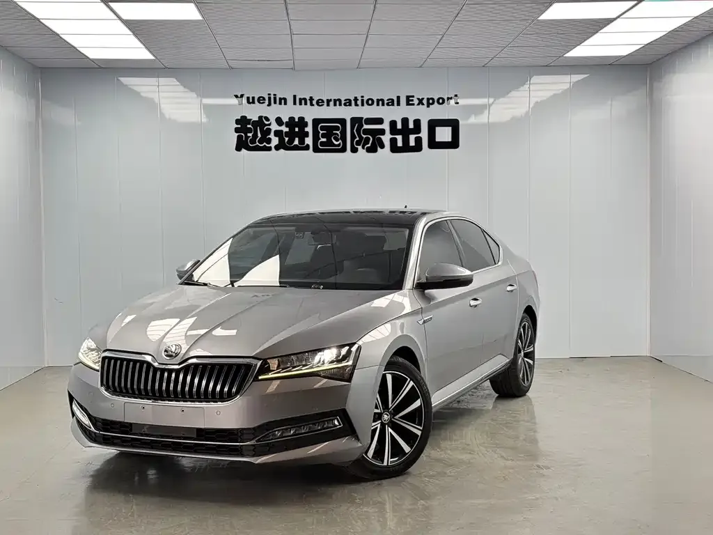 Skoda Superb — фото 1