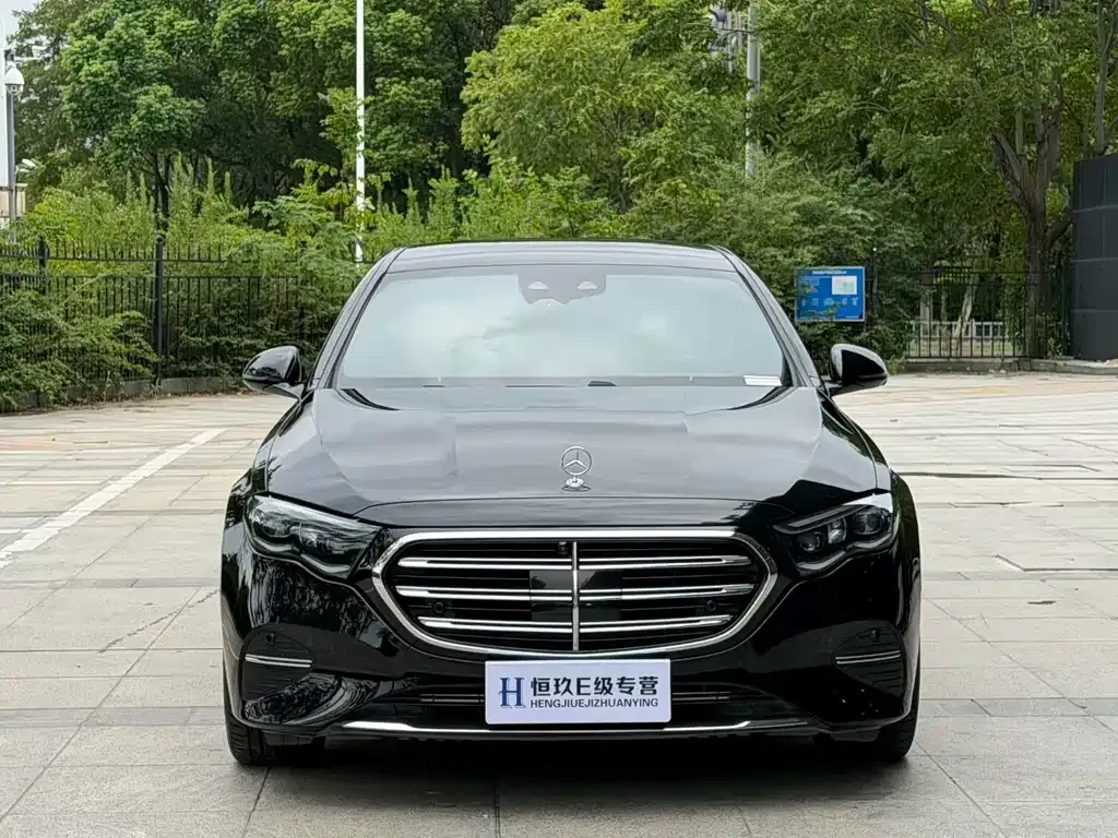 Mercedes-Benz E-Class — фото 1