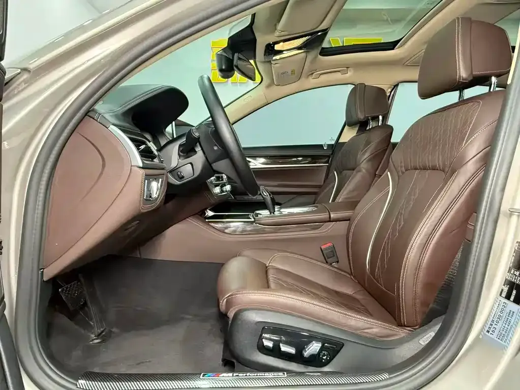 BMW 7 Series — фото 10