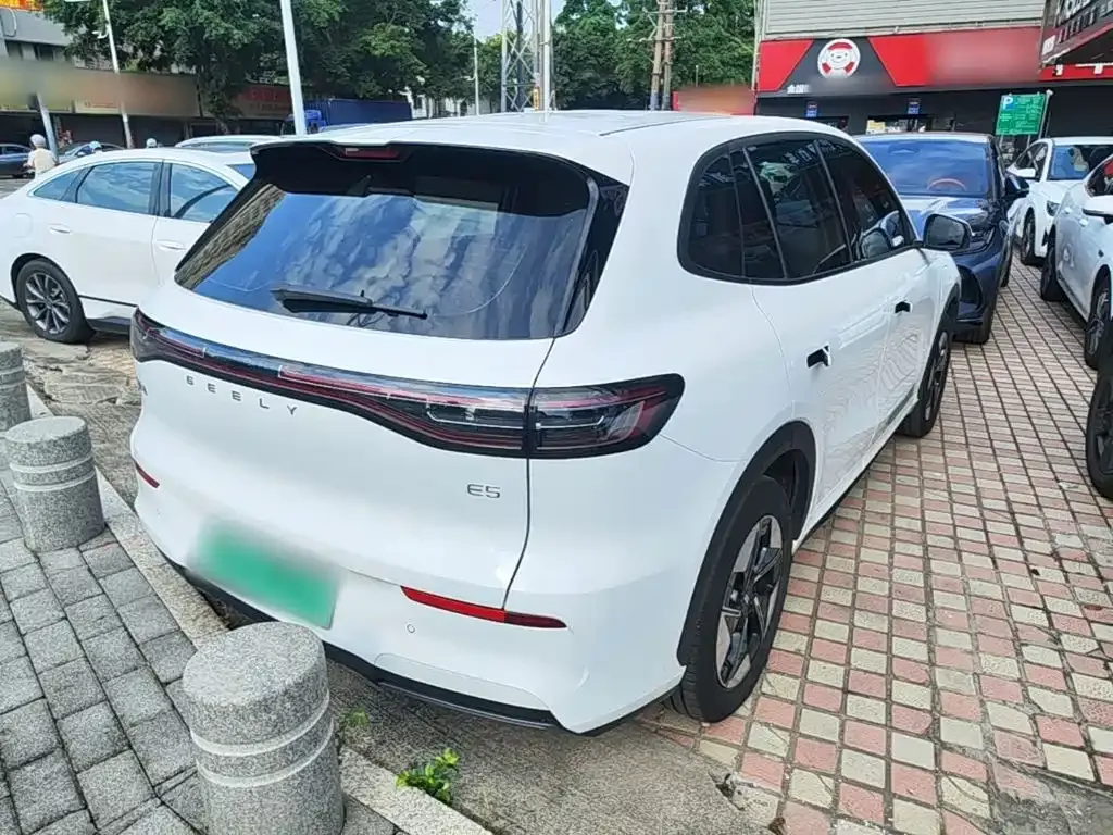 Geely Galaxy E5 — фото 10