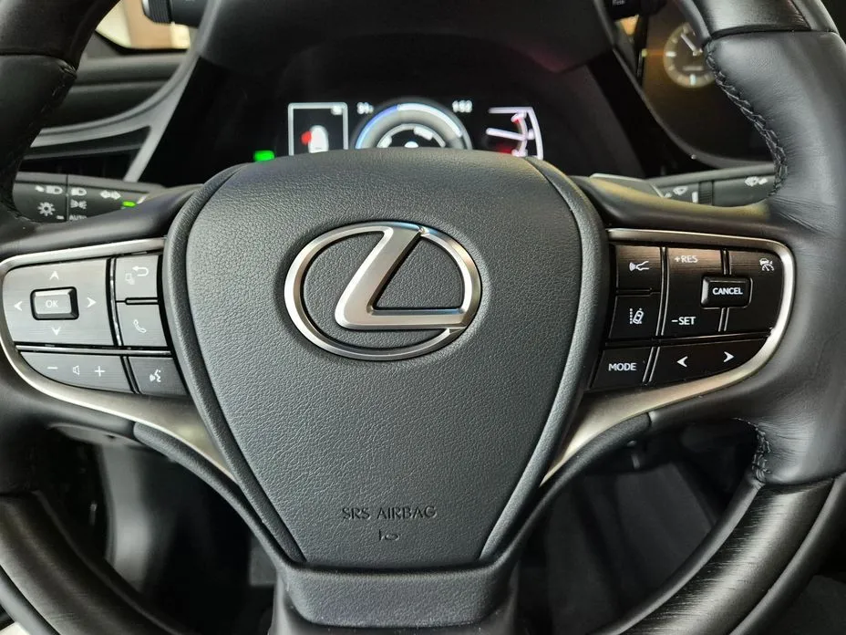 Lexus ES — фото 10