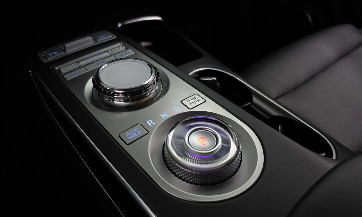 Genesis GV70 — фото 3