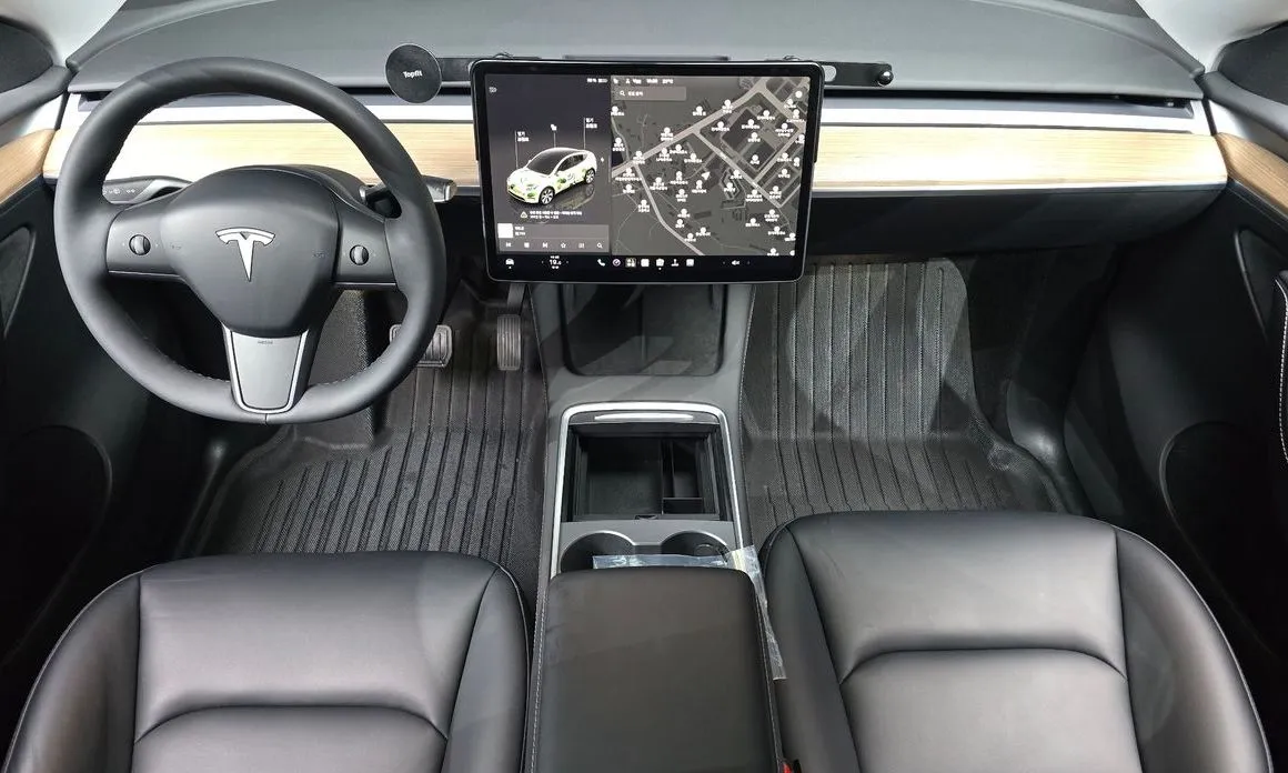 Tesla Model Y — фото 9