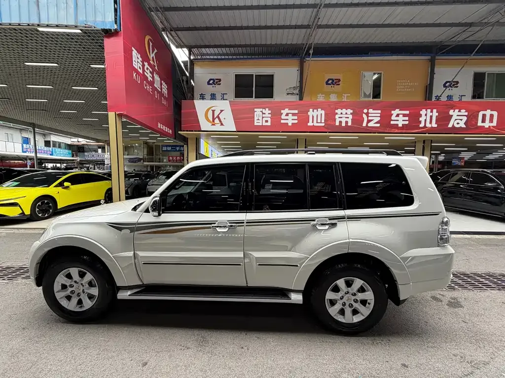 Mitsubishi Pajero (Import) — фото 8