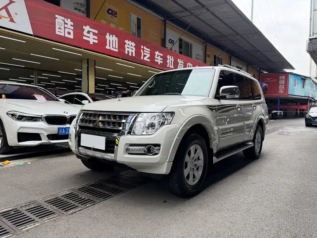 Mitsubishi Pajero (Import) — фото 7