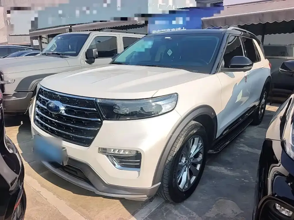 Ford Explorer — фото 1