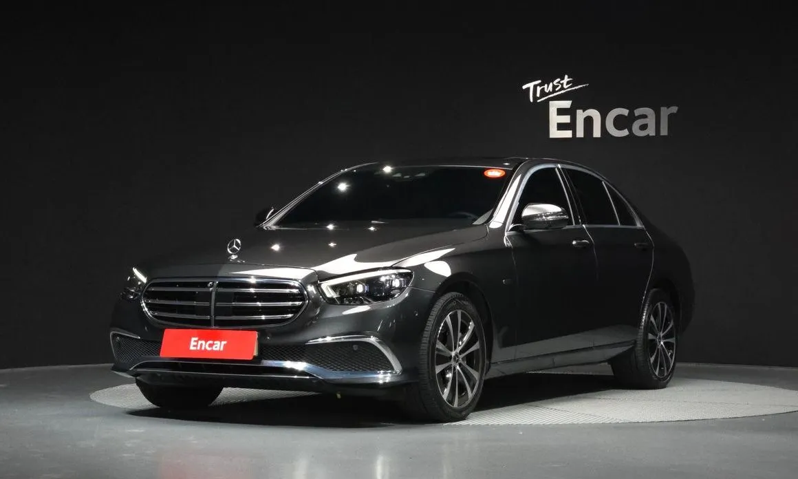 Mercedes-Benz E-Class — фото 1