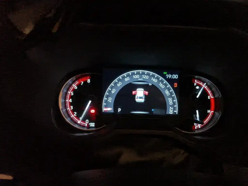 Toyota RAV4 — фото 10