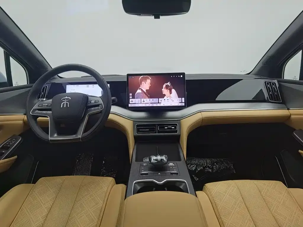 BYD L DM-i — фото 9