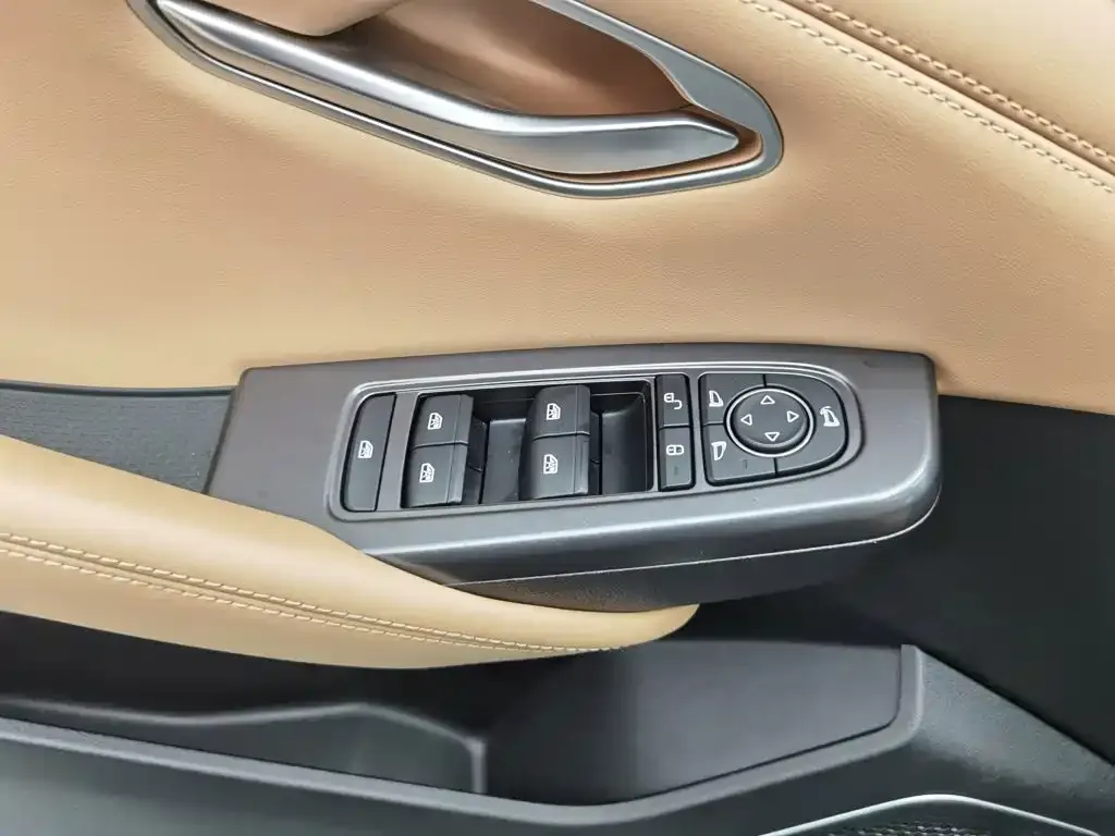 BYD L DM-i — фото 2