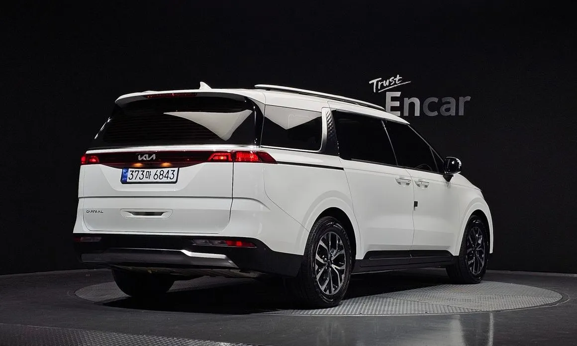 Kia Carnival — фото 10