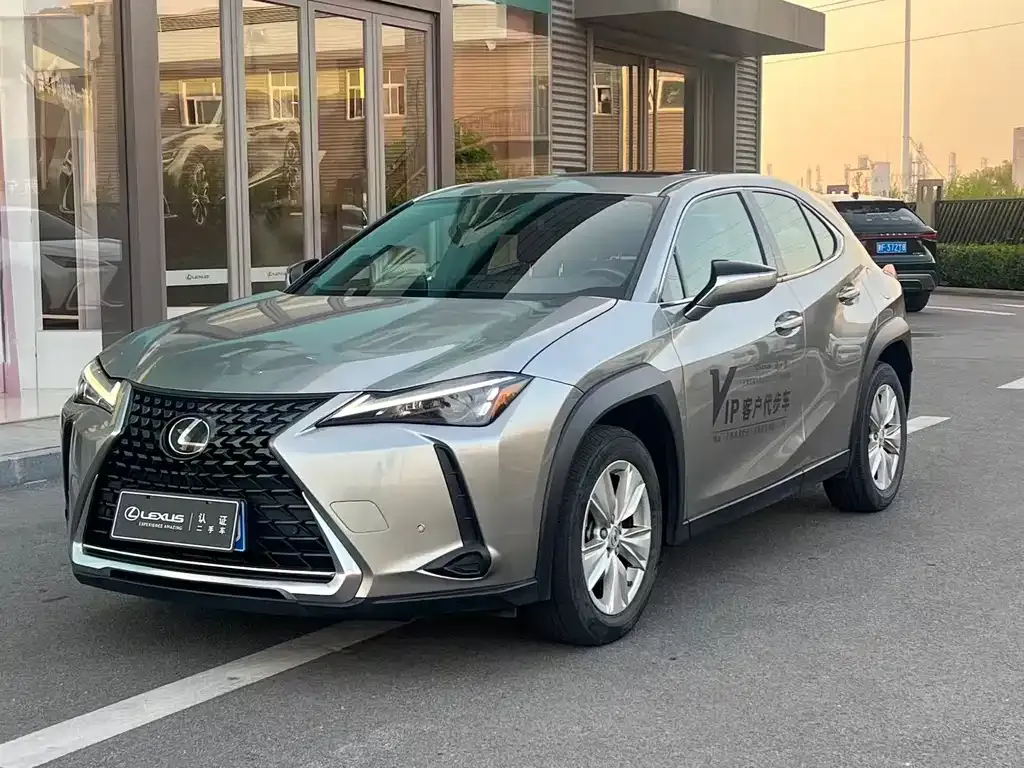 Lexus UX — фото 1