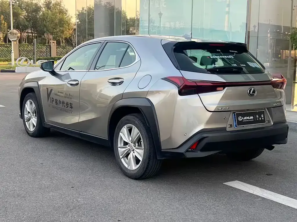 Lexus UX — фото 7