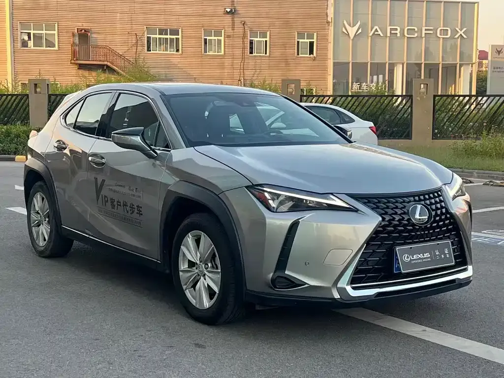 Lexus UX — фото 3