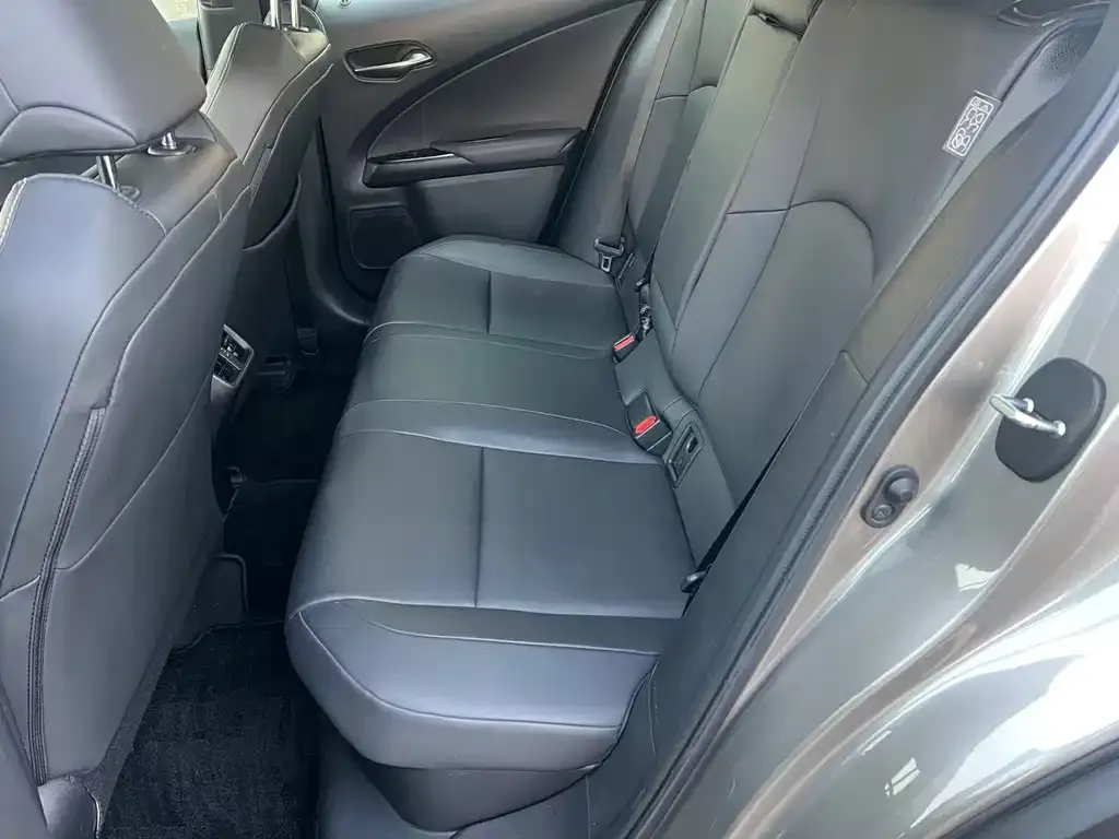Lexus UX — фото 9