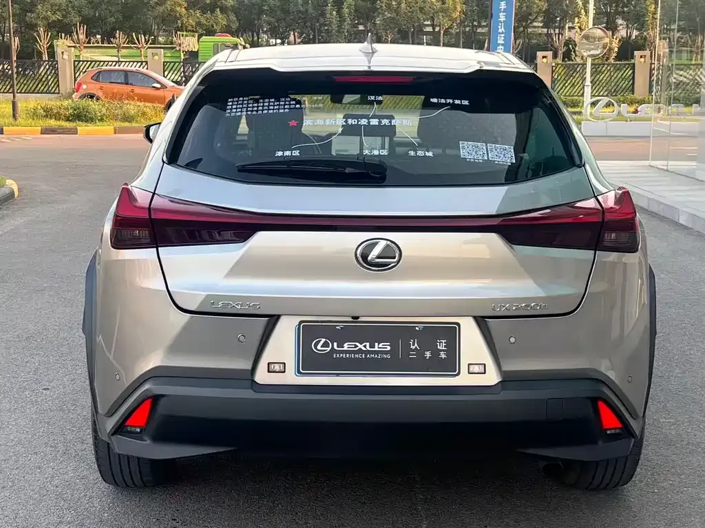 Lexus UX — фото 10