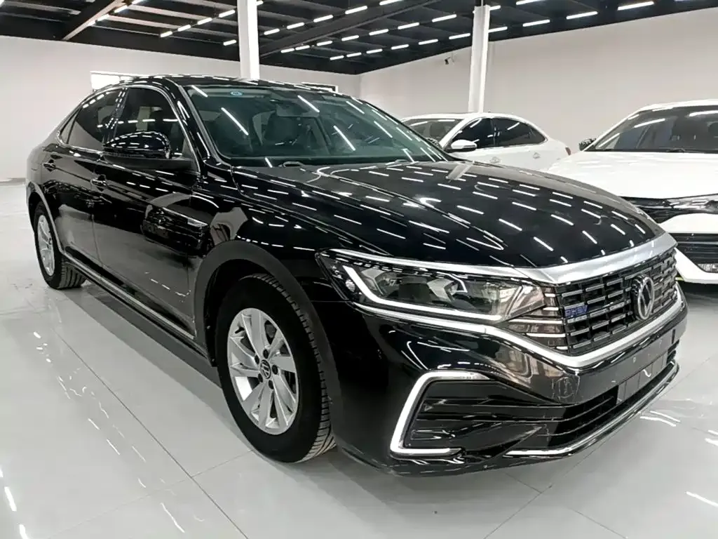 Volkswagen Passat PHEV — фото 6