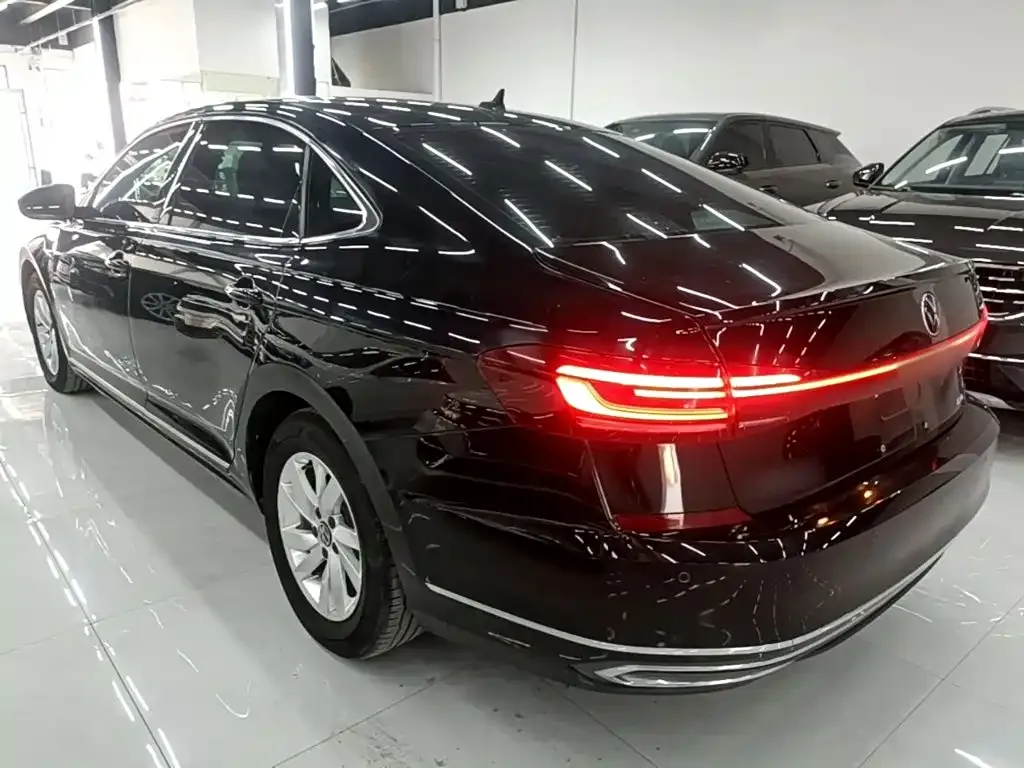 Volkswagen Passat PHEV — фото 4
