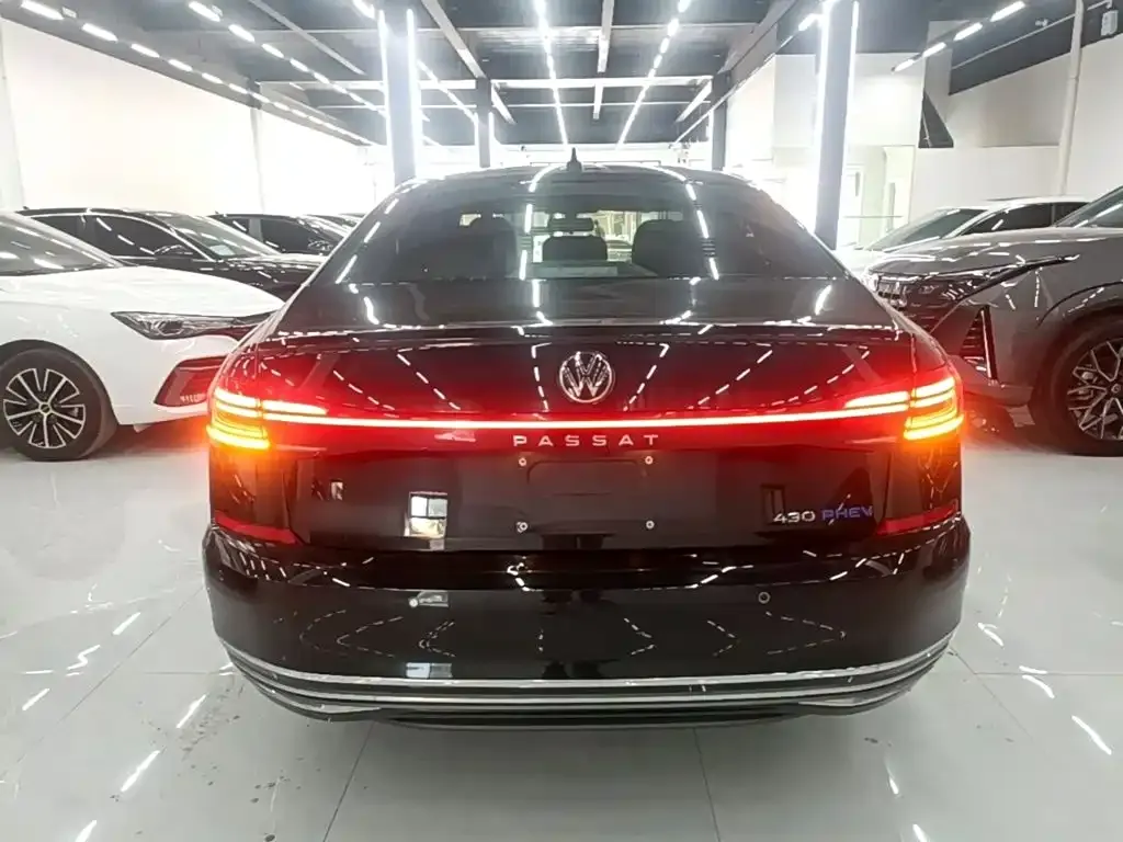Volkswagen Passat PHEV — фото 8