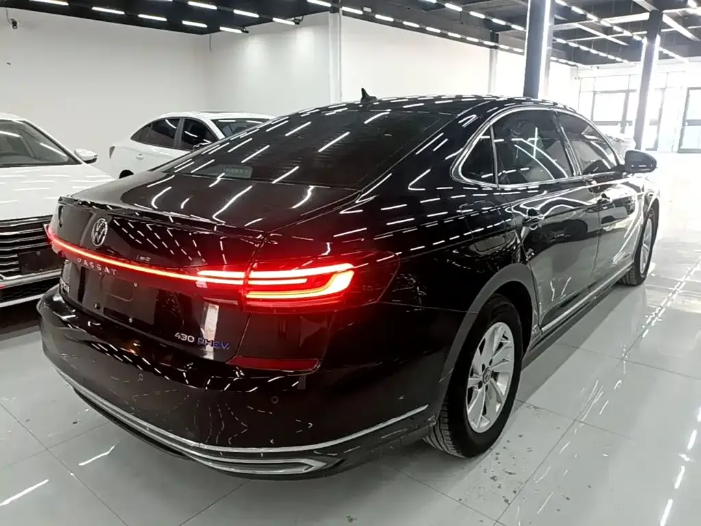 Volkswagen Passat PHEV — фото 9