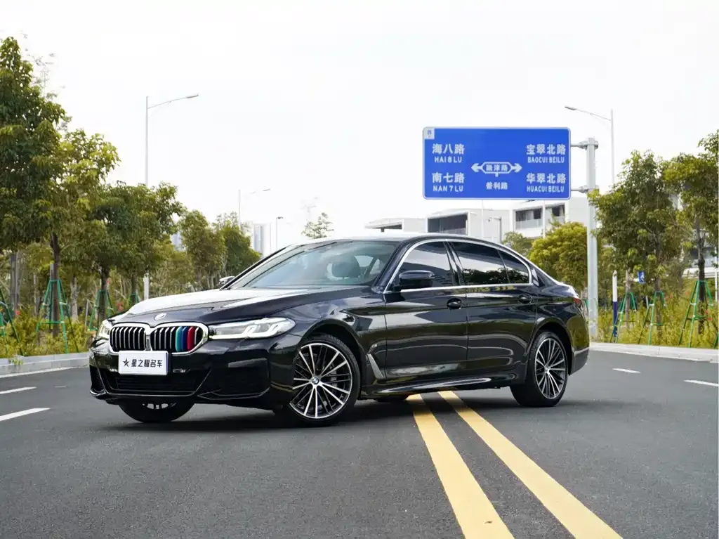 BMW 5 Series — фото 1