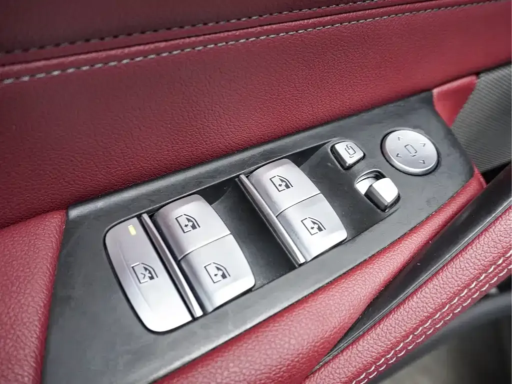 BMW 5 Series — фото 4