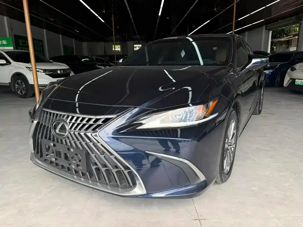 Lexus ES — фото 1