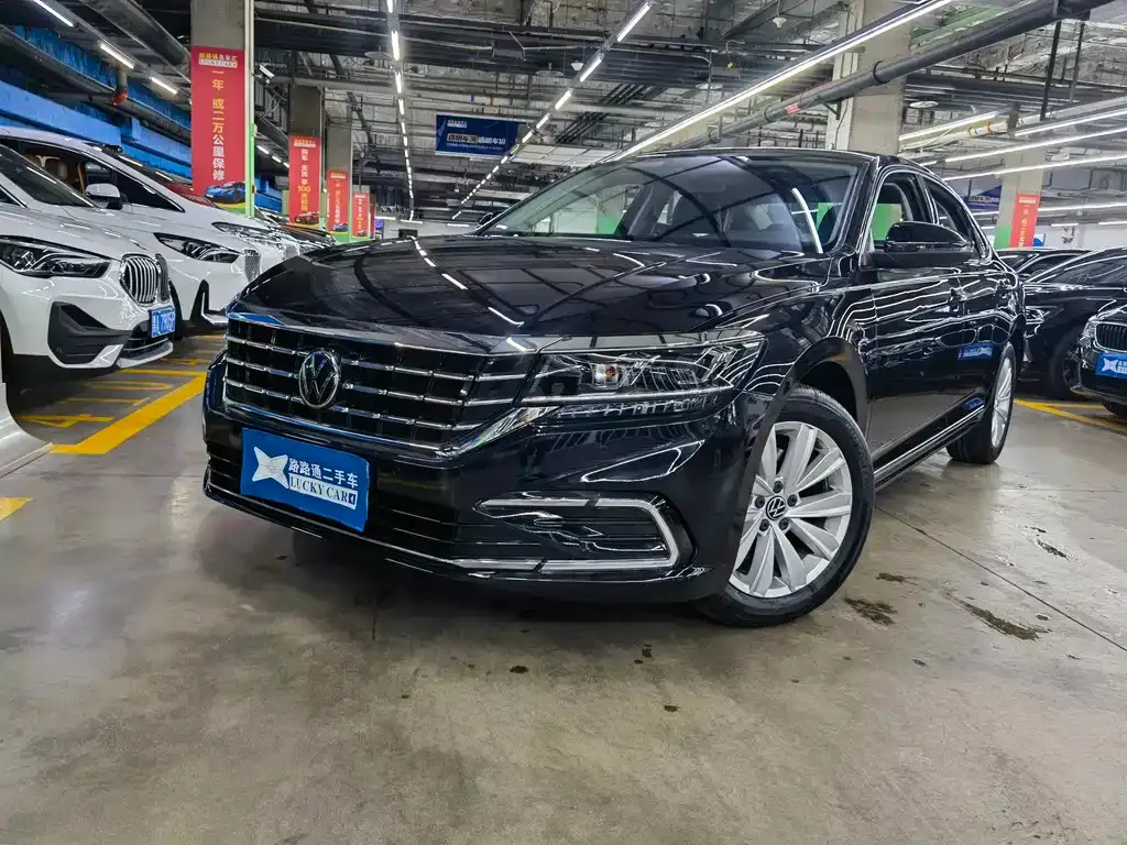 Volkswagen Passat — фото 1