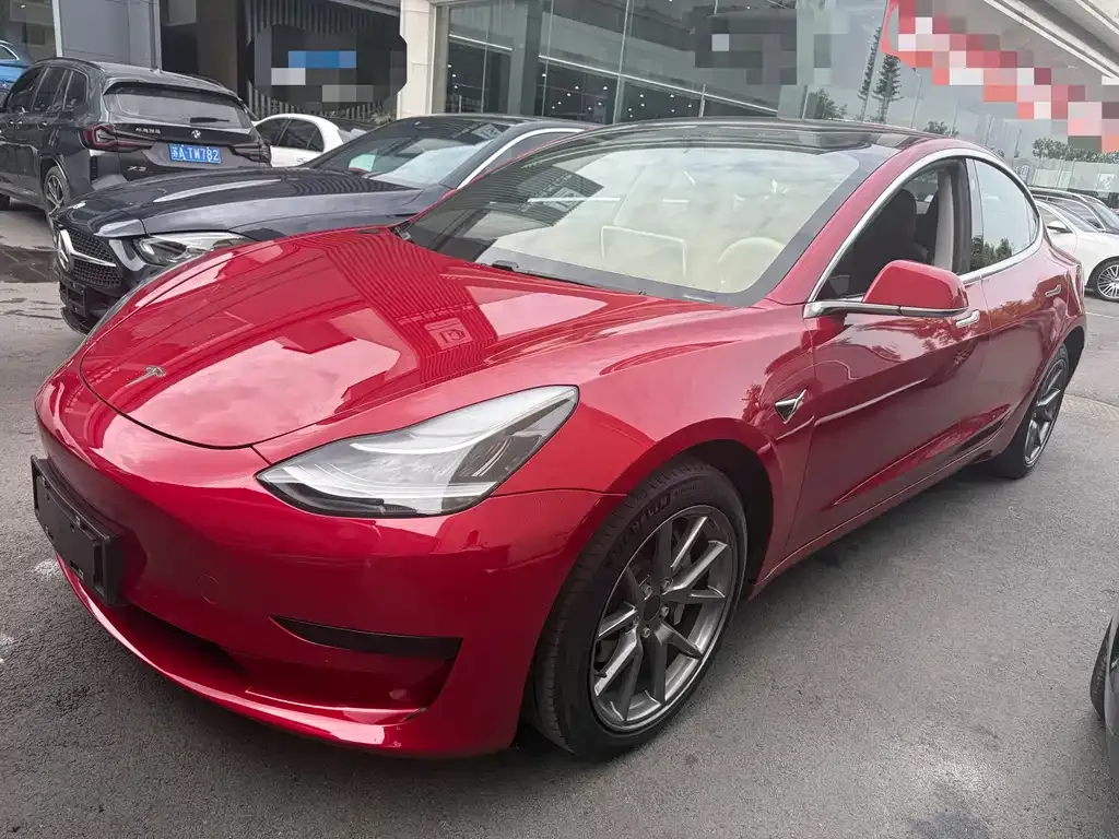Tesla Model 3 — фото 1