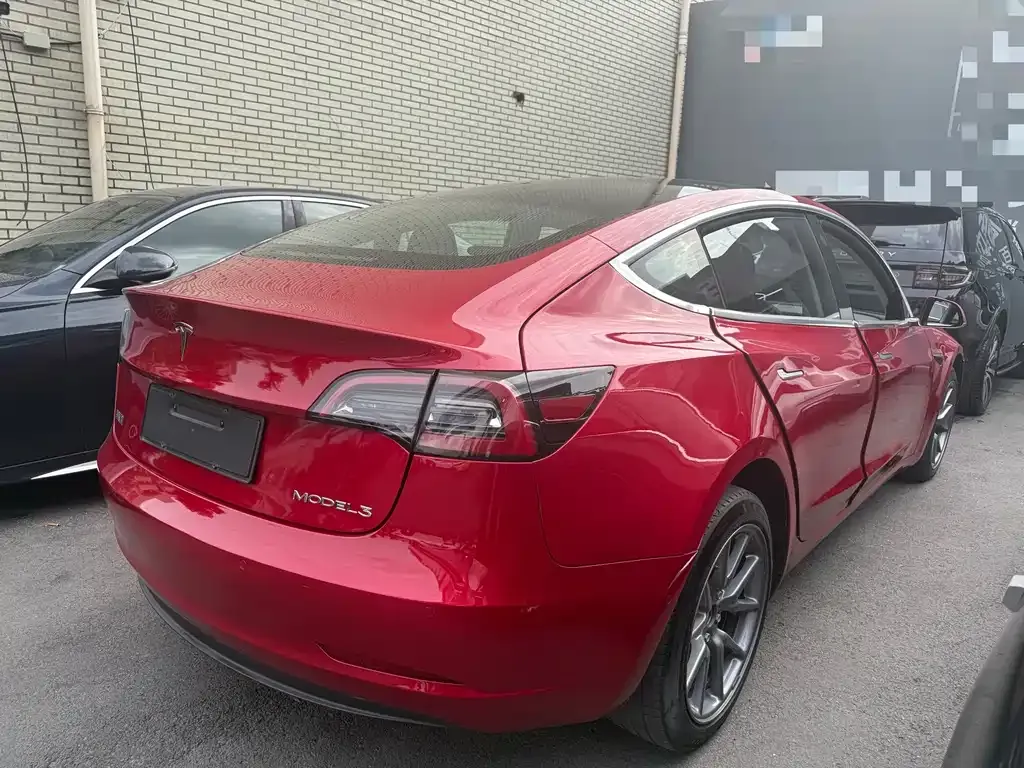 Tesla Model 3 — фото 8