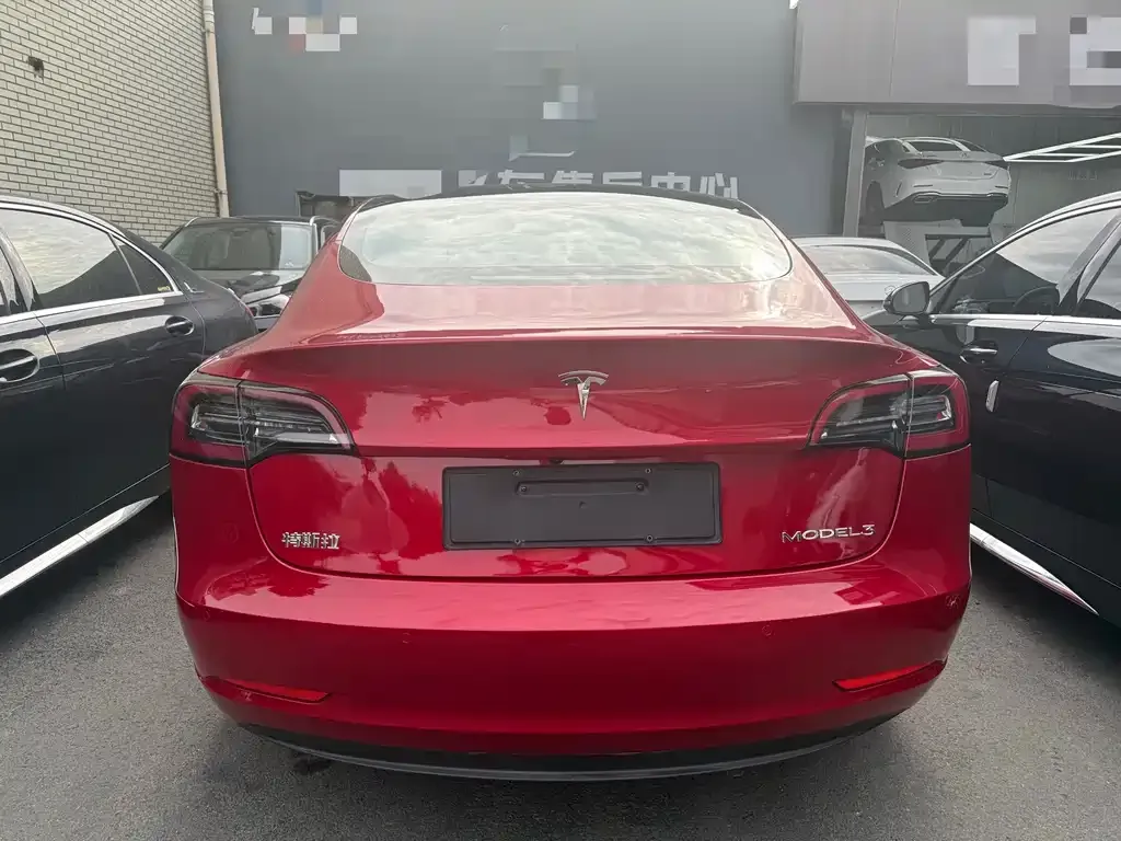 Tesla Model 3 — фото 7