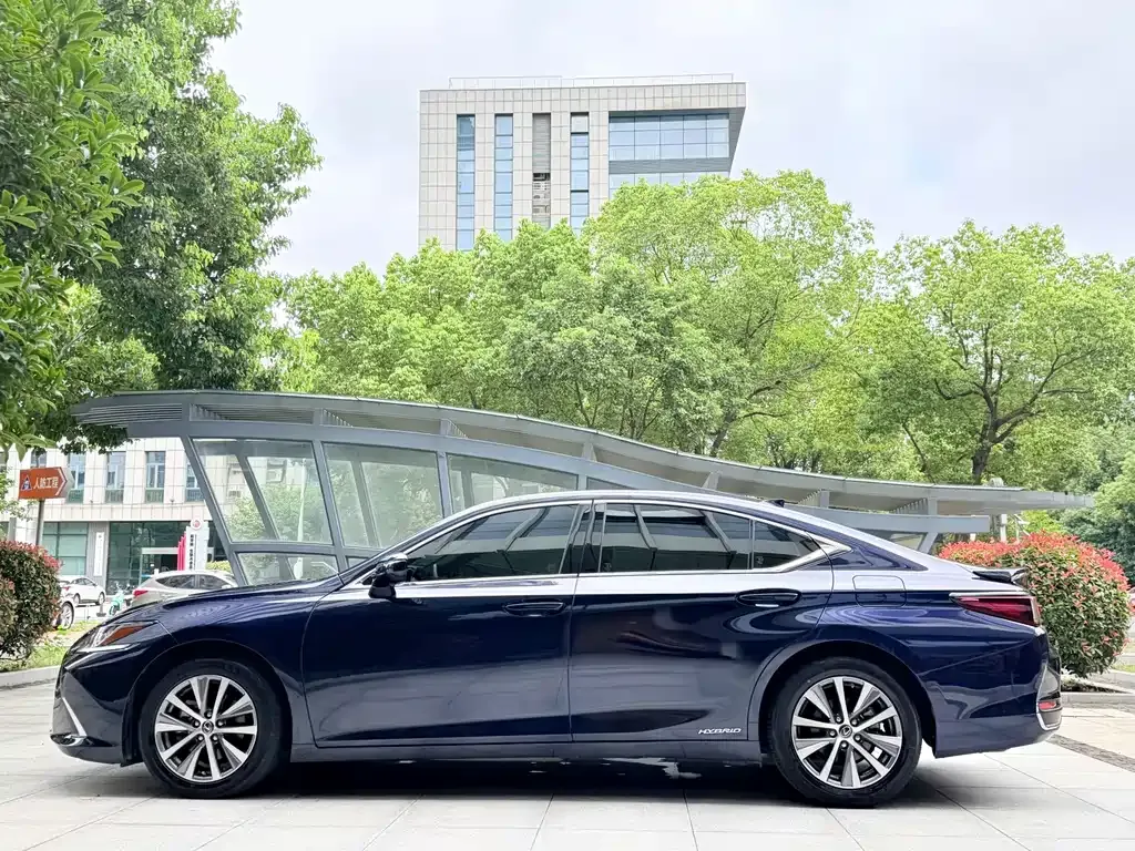 Lexus ES — фото 10