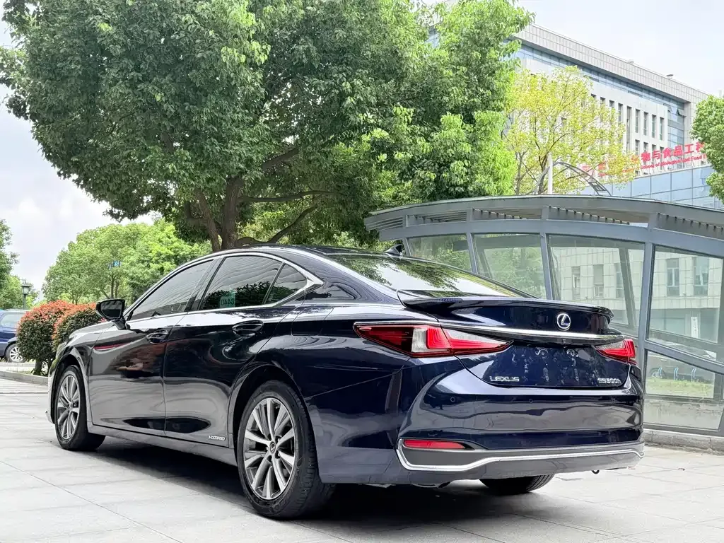 Lexus ES — фото 8