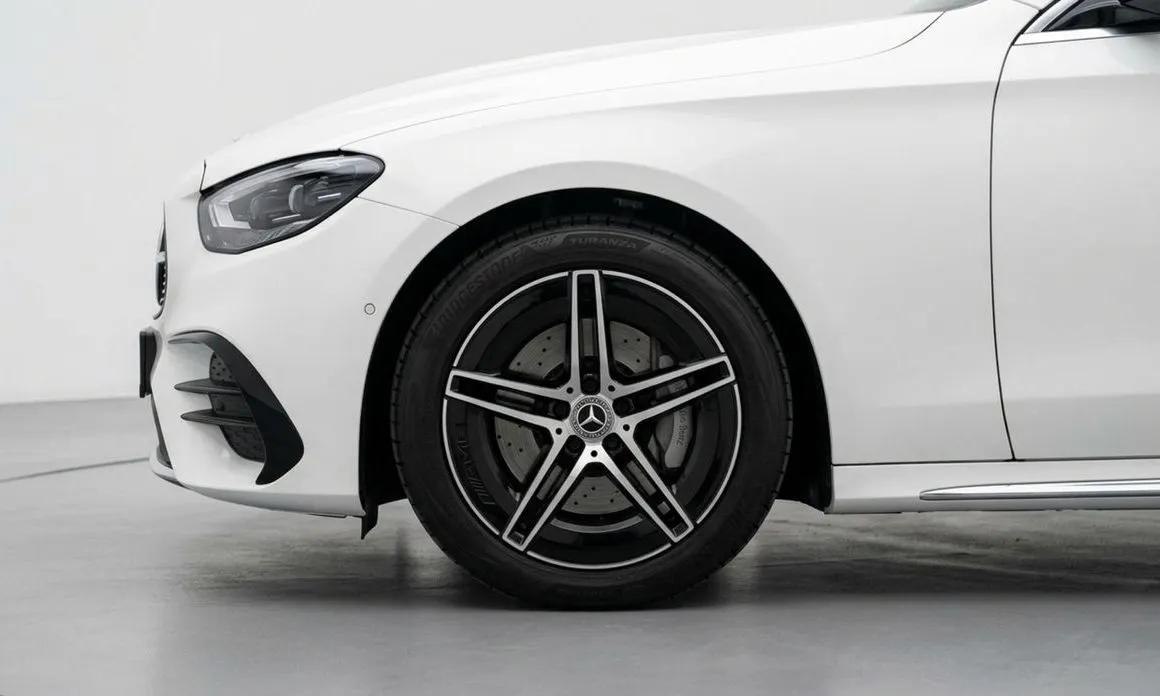 Mercedes-Benz E-Class — фото 3