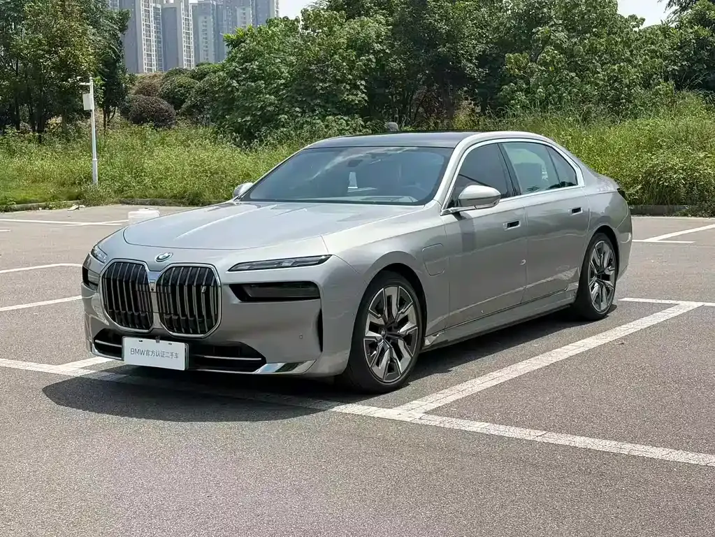 BMW i7 — фото 1