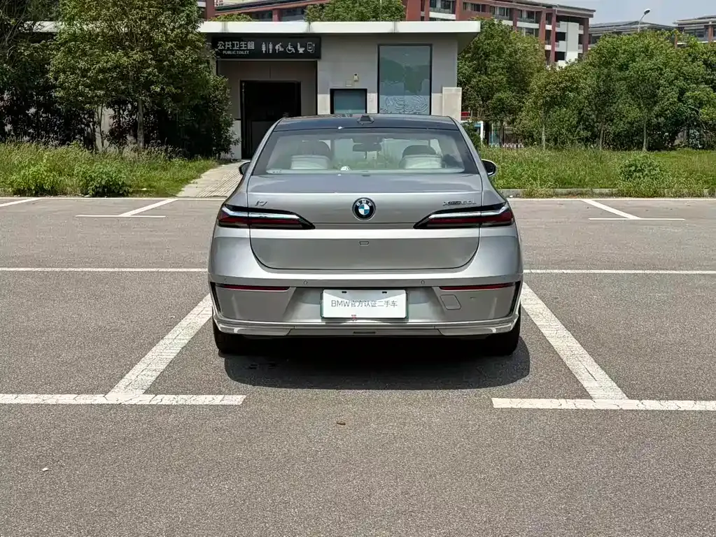 BMW i7 — фото 9