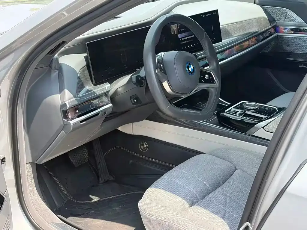 BMW i7 — фото 2