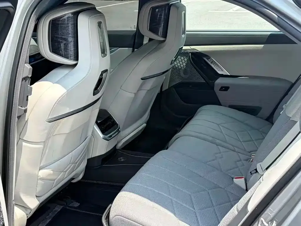 BMW i7 — фото 4