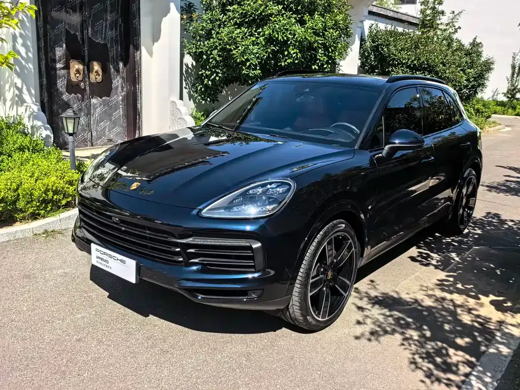 Porsche Cayenne — фото 1
