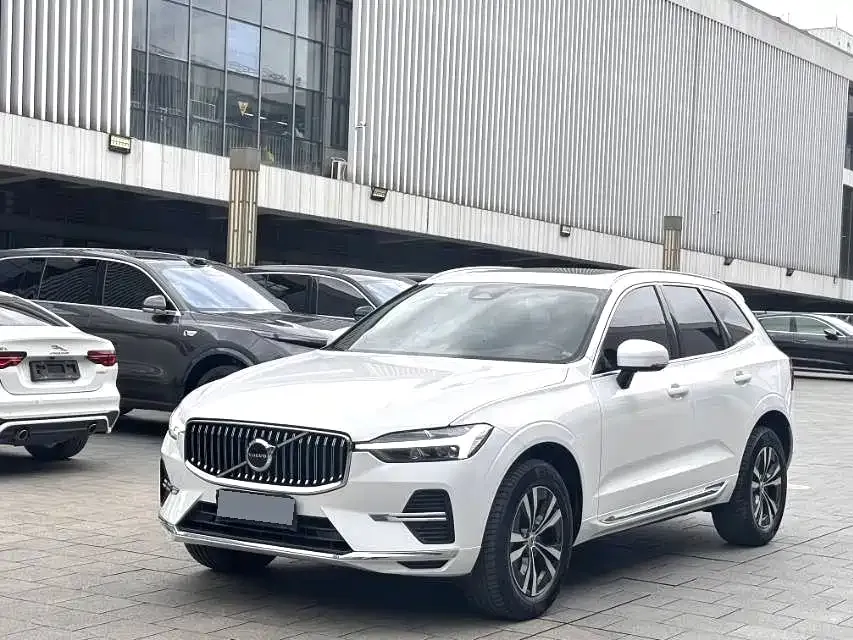 Volvo XC60 — фото 1