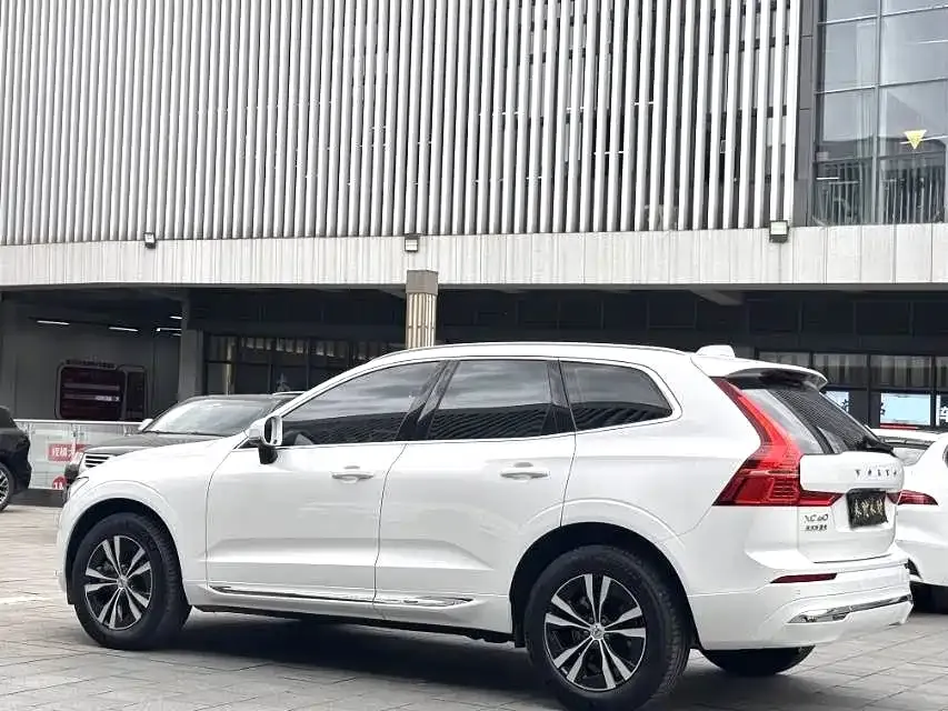 Volvo XC60 — фото 5