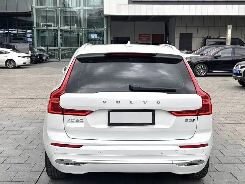 Volvo XC60 — фото 6