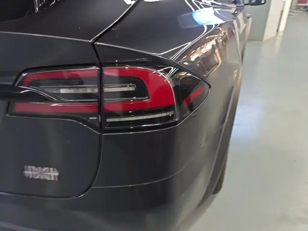 Tesla Model X — фото 2