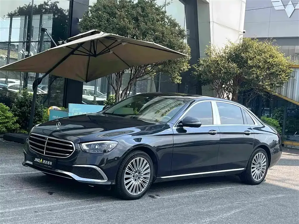 Mercedes-Benz E-Class — фото 1