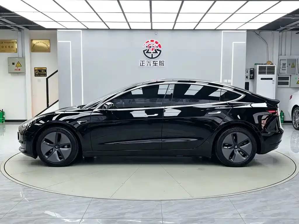 Tesla Model 3 — фото 7
