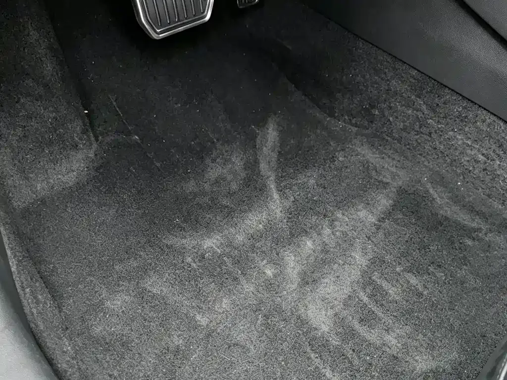 Tesla Model 3 — фото 10