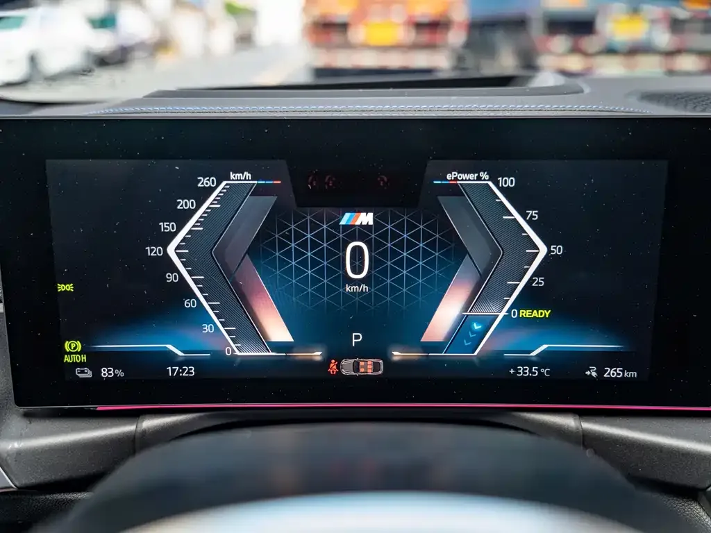 BMW i4 — фото 10
